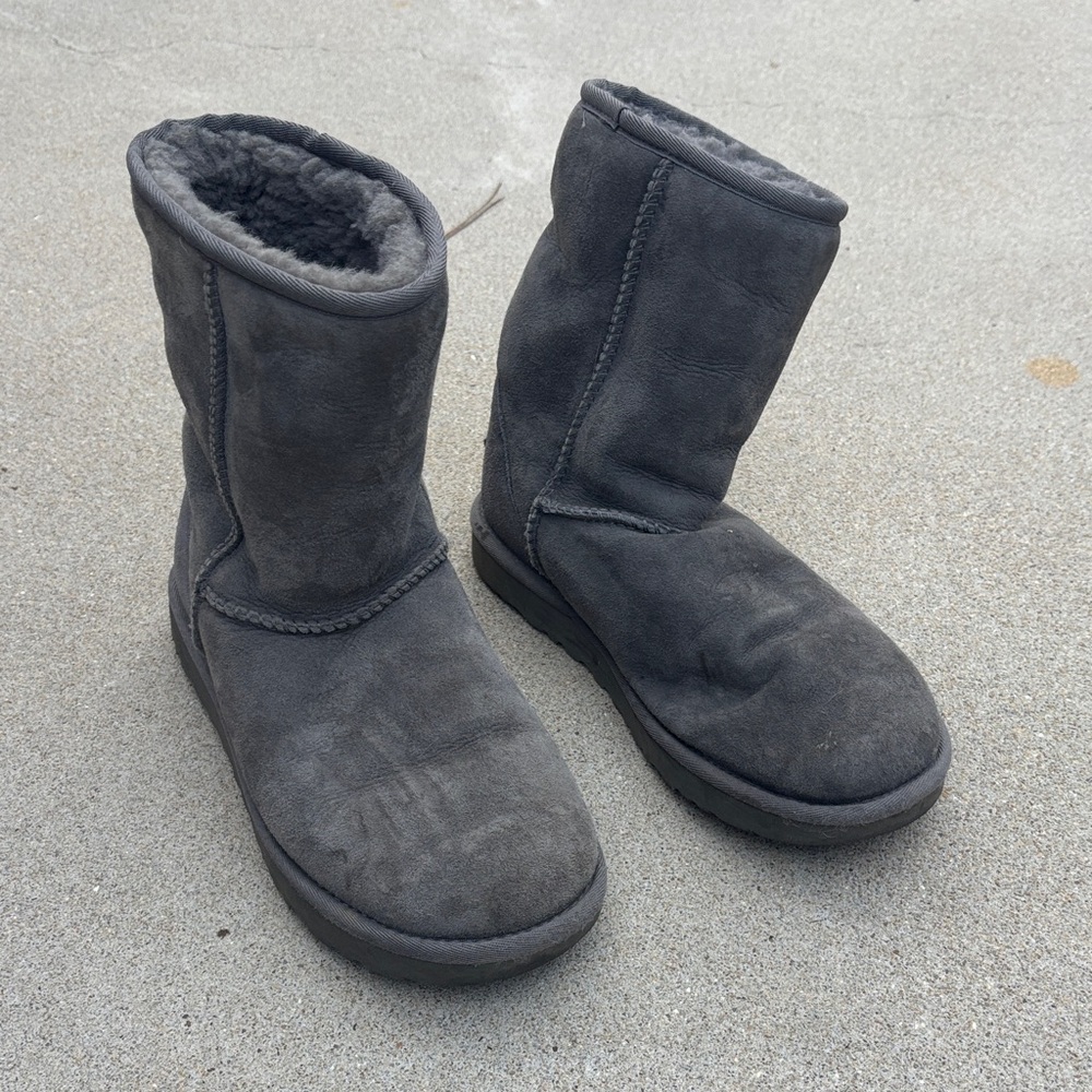 Women’s UGGs size 7